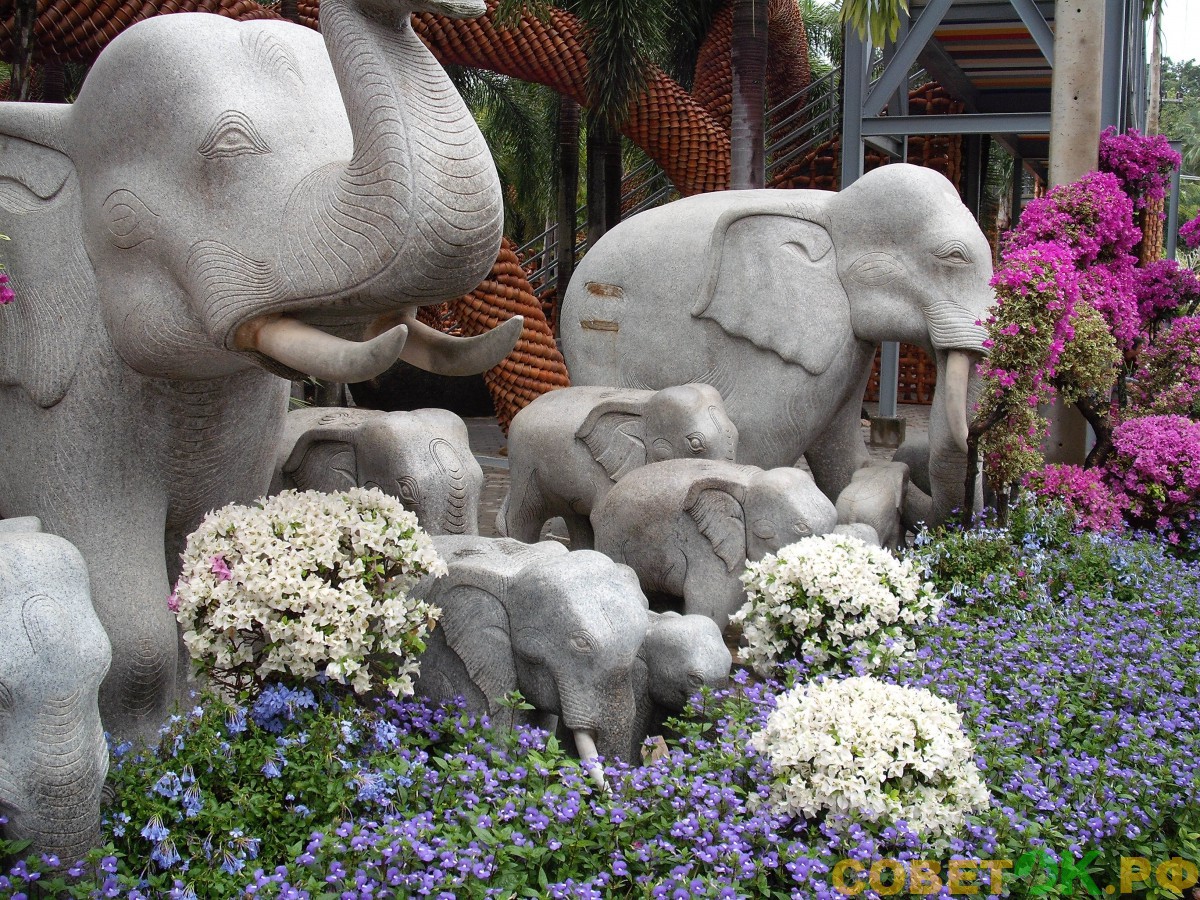 14 скульптуры слонов в парке Паттайя