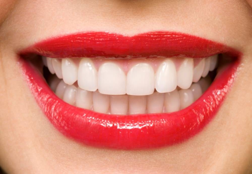 Как отбелить зубы в домашних условиях: ТОП-7 способов