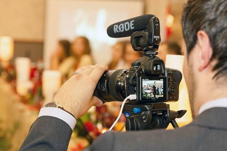 Видеограф на свадьбу - кто это и чем он отличается от оператора