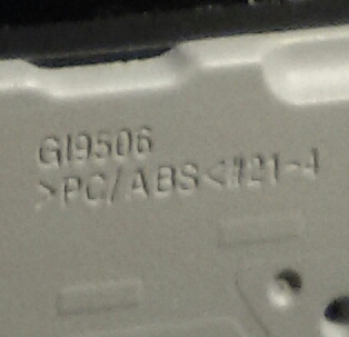 2  модель указана на пластмассовых деталях корпуса, в виде впрессованного клейма